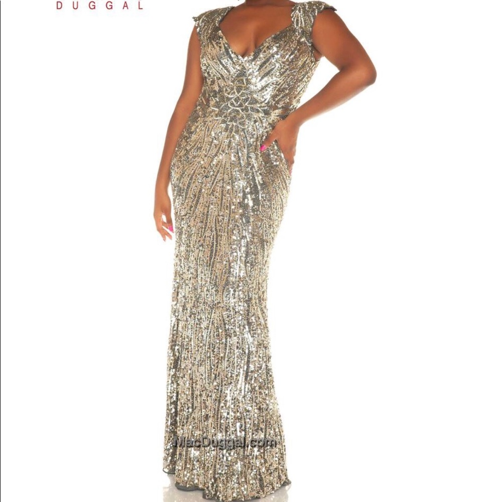 NWOT! - Mac Duggal floor length sequin gown